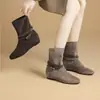 Botas de tornozelo de camurça estilo francês da moda para mulheres, nova coleção outono/inverno 2026, botas Martin versáteis de bico fino retrô
