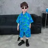 Conjunto de Verão Azul Colorido Estilo Tang para Meninos 2026 Novo Conjunto de Duas Peças de Camisa Fina e Fresca para Crianças Camisa de Bebê