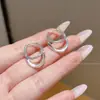 Nuevos Pendientes Retro Franceses 2026 para Mujer, Accesorios de Oreja Perla de Moda Celebridad de Internet, Hacen que la Cara Parezca Más Pequeña, Pendientes de Botón Elegantes y de Alta Gama