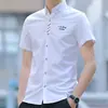 Camisa Branca Bordada Masculina Manga Curta Verão Nova Roupa Masculina Estilo Coreano Slim Casual Camisa Roupas Modernas e Estilosas
