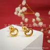 Brincos Pequenos e Frescos de Coração Vazado para Namorada, Versão Japonesa e Coreana, Brincos de Rosca Leves com Contas Imitação, Brincos de Rosca