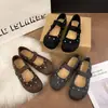 Colección de otoño 2026: Zapatos planos de lunares estilo coreano para mujer, que aumentan la altura, versátiles y modernos, con suelas suaves y cierres de velcro, zapatos Mary Jane de punta poco profunda