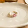 Anillo abierto de flor de circón bañado en oro real, lujo ligero con un toque de alta gama, anillo exquisito con un diseño vintage, accesorio de mano versátil