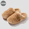Chinelos de algodão fofos para mulheres, adequados para o inverno e outono, com design estilo Birkenstock, antiderrapantes, para uso interno, oferecendo uma sensação luxuosa e quente, com uma sola grossa e felpuda. Atacado disponível