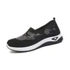 Nuevos Zapatos de Caminar para Mujer de Malla Transpirable, Ligeros, Bordados, Tejido Fly-Knit, Slip-On, Antideslizantes, Venta Caliente de Comercio Exterior, Directo de Fábrica