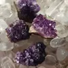 Racimo de Amatista Natural con Piel, Fragmentos de Amatista, Piedra Difusora de Aroma, Piedra Cruda de Purificación y Desmagnetización, Piedra Triturada, Piedra Decorativa al por Mayor
