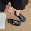 Sapatos de plataforma em couro com bico redondo, estilo britânico e coreano, novos mocassins de sola grossa 2026 com fivela de metal para mulheres, verão com fecho de velcro