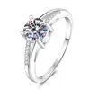 Anillo de Moissanita Doble Brazo Micro-pavimentado Plata de Ley S925 Chapado en Oro de 18K Estilo Lujo Ligero Anillo de Compromiso
