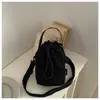 Bolsa pequena estilo japonês com cordão leve, nova coleção 2026, bolsa tote de nylon plissado, bolsa simples e casual para celular, bolsa transversal
