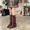 Botas altas de ante color caqui con tacón grueso de temperamento retro para mujer, botas para persona bajita, adelgazantes, con tacón oculto, estilo holgado, botas de montar