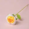 Regalo creativo para el Día de la Madre para mamá, rosa tejida a crochet hecha a mano, regalo de vacaciones, decoración de ramo de hilo