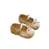 Sapatilhas Retro com Laço Infantil Verão 2025 Solado Macio Sapatos Ballet Mary Jane Renda Acabamento Sapatilhas Casuais