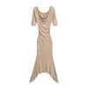 Vestido sexy europeo y americano de hombros descubiertos, manga media, elástico, vestido de longitud media irregular que estiliza, estilo francés para ir al trabajo, cintura alta, corte ajustado, moderno