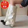 Botas de Cavaleiro de Couro Macio Color Block de Salto Alto Tendência Outono 2026 para Mulheres com Salto Grosso e Bico Redondo, Sapatos de Moda Abaixo do Joelho