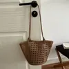 Bolsa tipo sacola estilosa e versátil com padrão trançado vazado, perfeita para mulheres, pode ser carregada como bolsa de ombro ou bolsa de mão, e tem grande capacidade, tornando-a ideal para uso casual