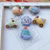 Coches de Dibujos Animados, Trenes Pequeños, Muñecas, Vehículos de Transporte, Figuras, Broches, Colgantes, Accesorios, Decoraciones para Zapatos, Decoraciones para Calcetines, Decoraciones para Bufandas