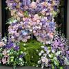 Arreglo floral de fiesta de fantasía rosa y morado, simulación de flores y mariposas, fondo floral a juego, decoración de tienda, flores falsas al por mayor