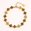 Pulseira de Trevo de Quatro Folhas com Pedras Totais de Alta Versão Moda Transfronteiriça para Meninas, Luxo Acessível e Pulseira de Flor de Aço Titânio Estilo Ins de Alta Qualidade