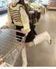 Suéter feminino da moda com gola redonda, costura de chifon, falso duas peças, manga longa, listrado, curto, afina a silhueta, para primavera e verão