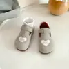 Zapatos Infantiles 2025 Verano Primavera Nuevo Estilo Birkenstocks para Niñas Zapatos Individuales para Niñas Mocasines Suela Suave Antideslizantes Zapatos para Caminar Infantiles