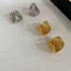 Pendientes de metal huecos para bloguera de moda europea y americana, diseño de nicho femenino, pendientes de pasador de oreja de malla ancha de alta calidad.
