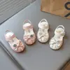 Sandalias de moda para bebé niña, zapatos de princesa de verano, nuevo modelo de suela blanda para niños pequeños de 0 a 3 años, zapatos para caminar para bebés de un año