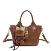Bolsa Satchel Estilo Balde Popular Casual Retrô para Mulheres Outono Inicial 2025 Estilo Coreano Fashionável Versátil para Roupas de Trabalho Bolsa de Ombro Transversal