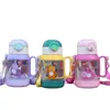 Vaso de paja para niños, lindo vaso de agua de plástico, botella de agua portátil con asa para bebés de jardín de infantes, vaso resistente a caídas con marcas de medición