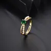 Anillo de perlas para mujer de diseño lujoso y ligero de nicho de alta gama, anillo de apertura ajustable con circonita chapada en oro creativo de moda europea y americana.