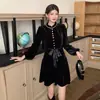 Jiu Yue Wu 2026 Outono/Inverno Novo Vestido Longo Preto de Veludo com Manga Longa, Estilo Francês Inspirado em Hepburn, com Tecido Transparente Ajustado
