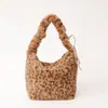 Bolso peludo de Otoño e Invierno, Bolso de mujer con estampado de leopardo retro, Bolso de hombro moderno callejero, Bolso cruzado de gran capacidad, Bolso de felpa, Versátil