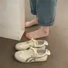 Tênis de treino Agand sapatos femininos 2026 novo estilo popular verão fino ultra quente versátil branco esportivo casual tênis de skate