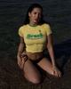 Estilo Europeu e Americano 2025 Novo Verão Tendência Estampado com Letras Gola Redonda Cropped Camiseta Sexy Praia