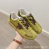Zapatillas de entrenamiento alemanas con aumento de altura 2026 verano nuevo estrellas retro estilo coreano versátiles suela blanda transpirables suela gruesa Zapatos Forrest Gump mujer