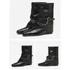 Botas Xiao Mei Botas Martin Estilo Novo Botas Curtas Femininas Botas de Couro Macio Outono Inverno Versátil Calças de Pernas Largas 2026 Bico Fino Salto Escondido