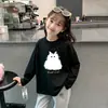 Camiseta super fofa de manga comprida para meninas, outono, algodão puro, nova roupa de desenho animado 2026, camiseta básica para meninas, roupa de outono para crianças