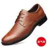 Zapatos de Hombre Estilo Coreano Modernos Zapatos de Cuero Negro de Negocios Zapatos Casuales Transpirables con Agujeros Huecos Sandalias de Cuero Nuevas de Verano para Hombre