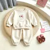 Conjunto Dulce para Niñas 2026 Otoño Nuevo Estilo Dibujos Animados Sudadera con Capucha de Manga Larga Pantalones Deportivos Conjunto Casual Elegante de Dos Piezas para Niños Pequeños Moderno