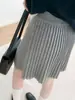 Falda plisada de punto gris estilo universitario para mujer petite, falda corta de línea A, nueva falda de medio cuerpo versátil de cintura alta para otoño e invierno