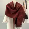 Outono e Inverno 2025 Cachecol Grande Clássico de Imitação de Caxemira Padrão de Carruagem Jacquard Dupla Face com Franjas Versátil de Alta Qualidade para Mulheres