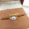 Anillo de Moda Versátil de Lujo Ligero Diseño Abierto Ajustable Temperamento Exquisito Joyería para Manos Anillo de Dedo de Perla para Mujeres Suministro al por Mayor