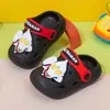 Tamancos de Verão Novo Estilo para Meninos, Sandálias Fechadas Antiderrapantes Infantis, Sapatos Respiráveis Macios com Solado Macio para Bebê, Uso Duplo em Casa e ao Ar Livre