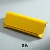 Lote de Fábrica de 26 Modelos de Estuches para Gafas de Cuero Sensible a la Presión Multicolores con Bordes de Cuero Aceitado, Bolsas Portátiles Magnéticas Anti-Presión para Gafas de Sol, Personalizables con Logo