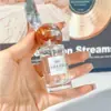 Botella dispensadora de perfume de alta gama 25 ml Botella de spray de vidrio 30 ml Botella de presión de nanorociado Botella vacía de repuesto portátil