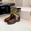 Botas retro de bloques de color hasta la mitad de la pantorrilla para mujer, nueva colección otoño/invierno 2026, con tacón grueso, detalle de hebilla y estilo vaquero/jinete occidental, botas de moda