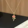 Verão Nova Moda Doce Versátil Pingente de Flor Rosa Colar Luxo Leve Design Simples Sensação Fresca Corrente para Clavícula