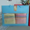 Caja de Regalo de Toalla del Fabricante Físico Paquete Doble Recuerdos de Boda Caja de Regalo de Apertura de Cumpleaños Caja de Regalo de Bienestar para Empleados