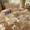 Conjunto de cama de quatro peças em algodão lavado de cor sólida simples com acabamento delicado de renda, macio e confortável, adequado para todas as estações