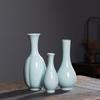 Jarrón de celadón Xinyu Longquan de montaña vacía, arreglo floral hidropónico creativo para sala de estar, adornos chinos de cerámica de tres piezas de tamaño pequeño