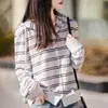 Cardigã com Capuz para Mulheres 26 Primavera/Verão Novo Estilo Curto com Listras Coloridas, Jaqueta Estilosa Versátil, Roupa de Proteção Solar, Cobertura para Ar Condicionado